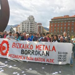 Metal del Bizkaia: hoy en Bilbo concentración frente al Ayuntamiento donde se presentaba una moción al Pleno de apoyo a las reivindicaciones